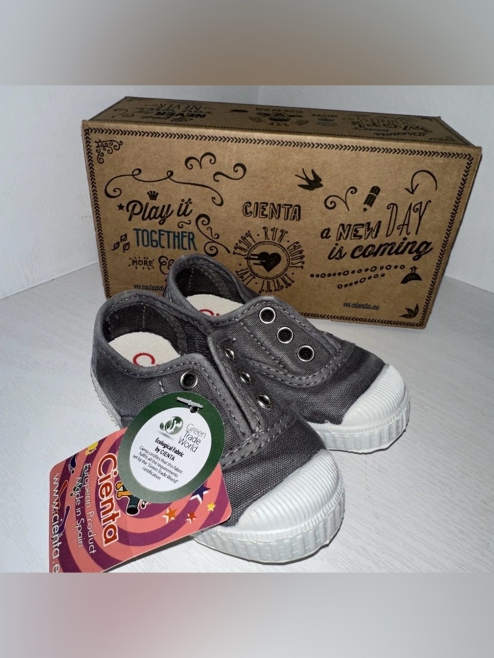 Cienta Toddler Canvas Slip On Shoes Sneakers Gray  EU 21 US 5 New in Box Classic